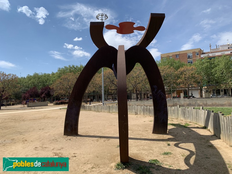 Molins de Rei - Escultura Tripodium (Foto: Albert Esteves, 2019) Molins de Rei - Escultura Tripodium