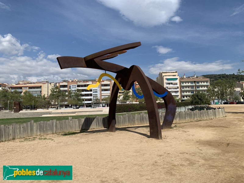 Molins de Rei - Escultura Tripodium (Foto: Albert Esteves, 2019) Molins de Rei - Escultura Tripodium