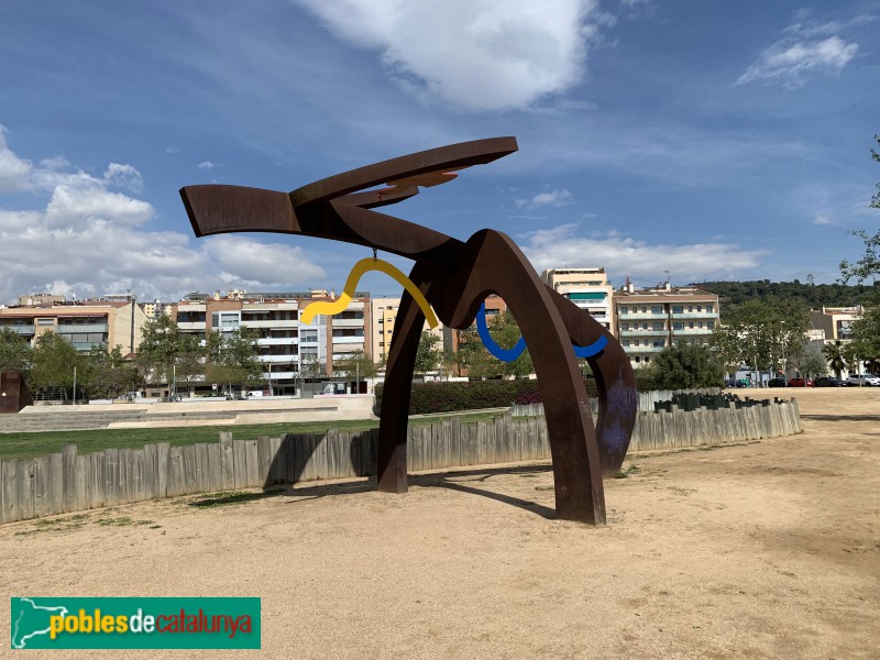 Molins de Rei - Escultura Tripodium (Foto: Albert Esteves, 2019) Molins de Rei - Escultura Tripodium