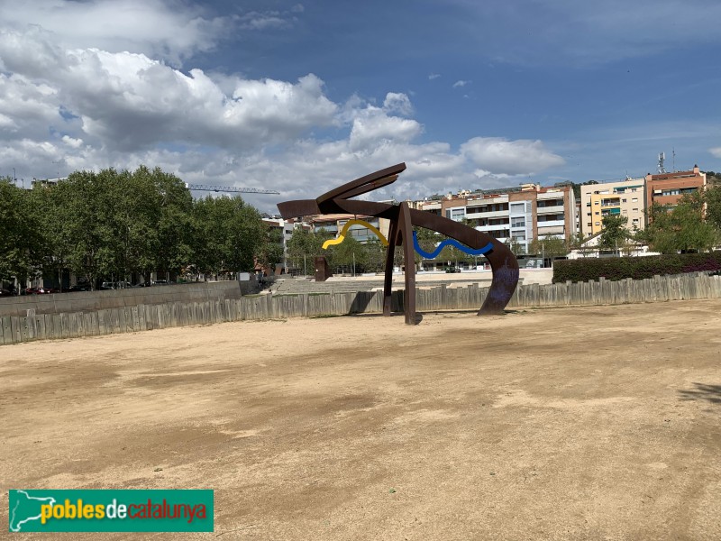 Molins de Rei - Escultura Tripodium (Foto: Albert Esteves, 2019) Molins de Rei - Escultura Tripodium