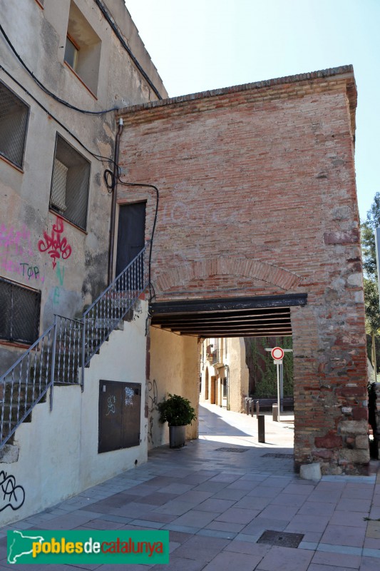 Olesa de Montserrat - Portal de Santa Oliva (Foto: Albert Esteves, 2019) Olesa de Montserrat - Portal de Santa Oliva