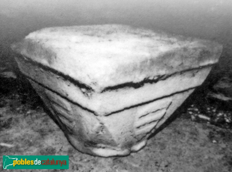 Olesa de Montserrat - Capitell amb l'escut del prior Vilaragut (Arxiu Històric d'Olesa) (Foto: cartell in situ) Olesa de Montserrat - Capitell amb l'escut del prior Vilaragut (Arxiu Històric d'Olesa)