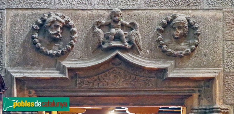 Museu de l'Enrajolada - Llinda procedent de la casa del passeig Colom, 2 de Barcelona (Foto: Albert Esteves, 2019) Museu de l'Enrajolada - Llinda procedent de la casa del passeig Colom, 2 de Barcelona