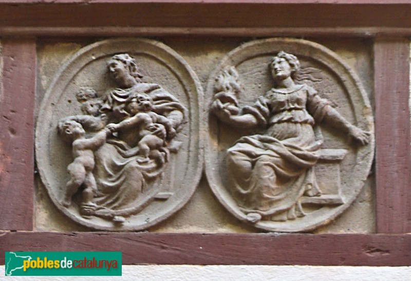 Museu de l'Enrajolada - Medallons renaixentistes procedents de la Sala del Trentenari, de Barcelona (Foto: Albert Esteves, 2019) Museu de l'Enrajolada - Medallons renaixentistes procedents de la Sala del Trentenari, de Barcelona