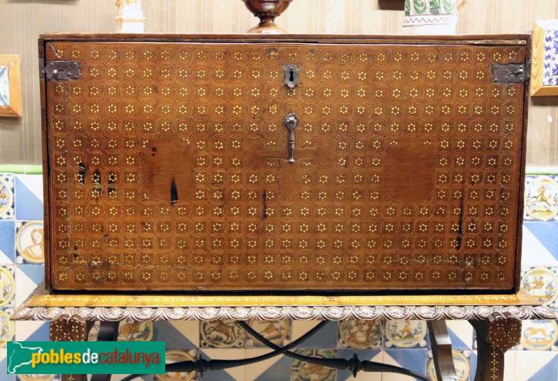 Museu de l'Enrajolada - Arquimesa mudèjar, tancada, del segle XVI (Foto: Albert Esteves, 2019) Museu de l'Enrajolada - Arquimesa mudèjar, tancada, del segle XVI