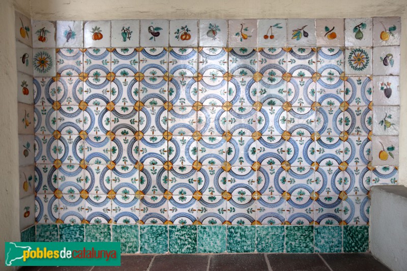 Martorell - Museu Vicenç Ros - Comjunt de rajoles diverses (Foto: Albert Esteves, 2019) Martorell - Museu Vicenç Ros - Comjunt de rajoles diverses