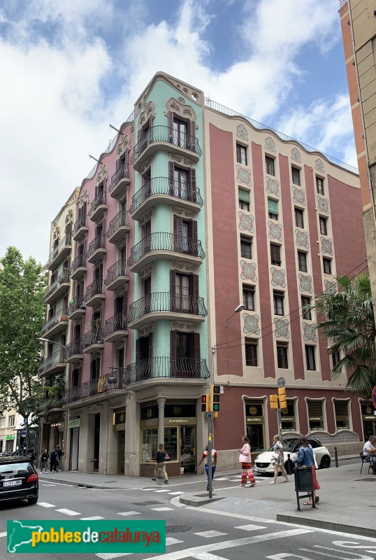 Barcelona - Gran de Gràcia, 262-264 (Foto: Albert Esteves, 2019) Barcelona - Gran de Gràcia, 262-264