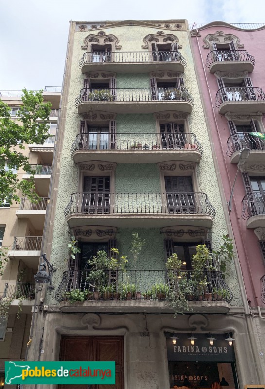 Barcelona - Gran de Gràcia, 262-264 (Foto: Albert Esteves, 2019) Barcelona - Gran de Gràcia, 262-264