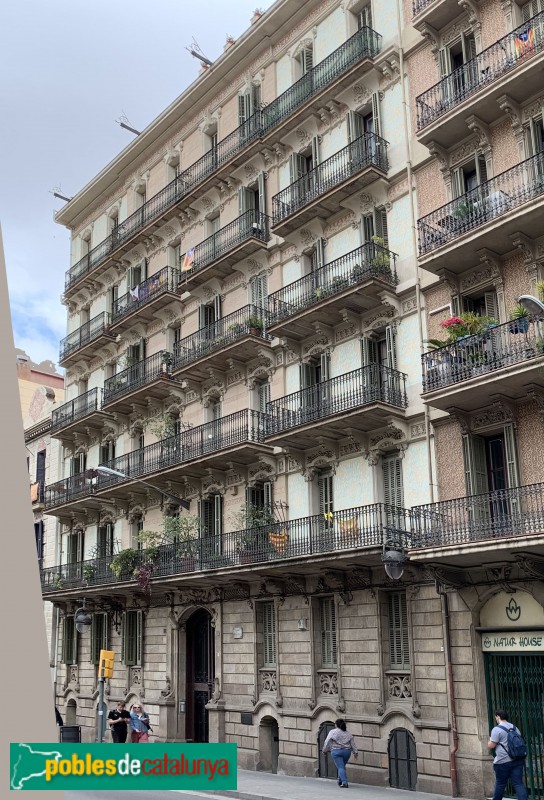 Barcelona - Gran de Gràcia, 227-229 (Foto: Albert Esteves, 2019) Barcelona - Gran de Gràcia, 227-229