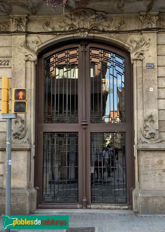 Barcelona - Gran de Gràcia, 227-229 (Foto: Albert Esteves, 2019) Barcelona - Gran de Gràcia, 227-229