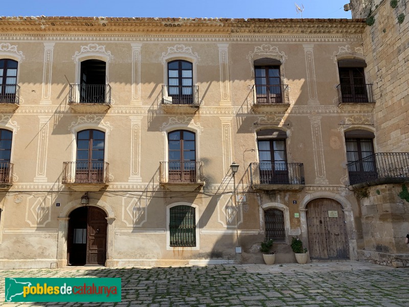 Monestir de Santes Creus - Plaça de Sant Bernat (Foto: Albert Esteves, 2019) Monestir de Santes Creus - Plaça de Sant Bernat