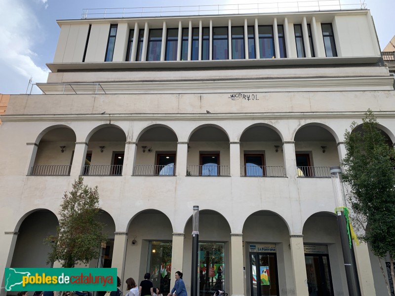 Barcelona - Casa del Baró de la Barre (Gran de Gràcia, 190-192) (Foto: Albert Esteves, 2019) Barcelona - Casa del Baró de la Barre (Gran de Gràcia, 190-192)