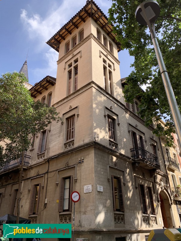 Barcelona - Casa Enric Cera (Or, 38-40) (Foto: Albert Esteves, 2019) Barcelona - Casa Enric Cera (Or, 38-40)