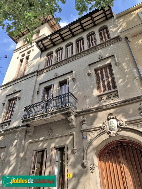 Barcelona - Casa Enric Cera (Or, 38-40) (Foto: Albert Esteves, 2019) Barcelona - Casa Enric Cera (Or, 38-40)