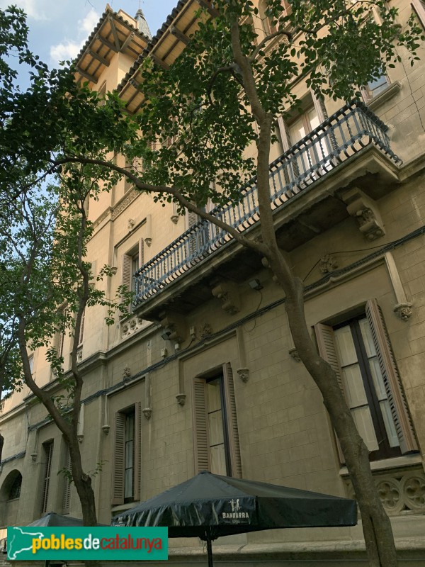 Barcelona - Casa Enric Cera (Or, 38-40) (Foto: Albert Esteves, 2019) Barcelona - Casa Enric Cera (Or, 38-40)