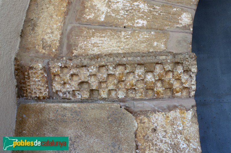 Salomó - Santa Maria, imposta romànica (Foto: Albert Esteves, 2019) Salomó - Santa Maria, imposta romànica