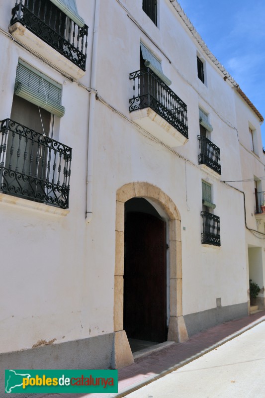 Salomó - Carrer Major (Foto: Albert Esteves, 2019) Salomó - Carrer Major