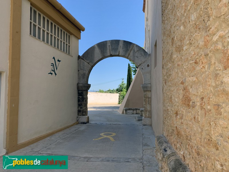 Montferri - Carrer Major, arc de l'església (Foto: Albert Esteves, 2019) Montferri - Carrer Major, arc de l'església