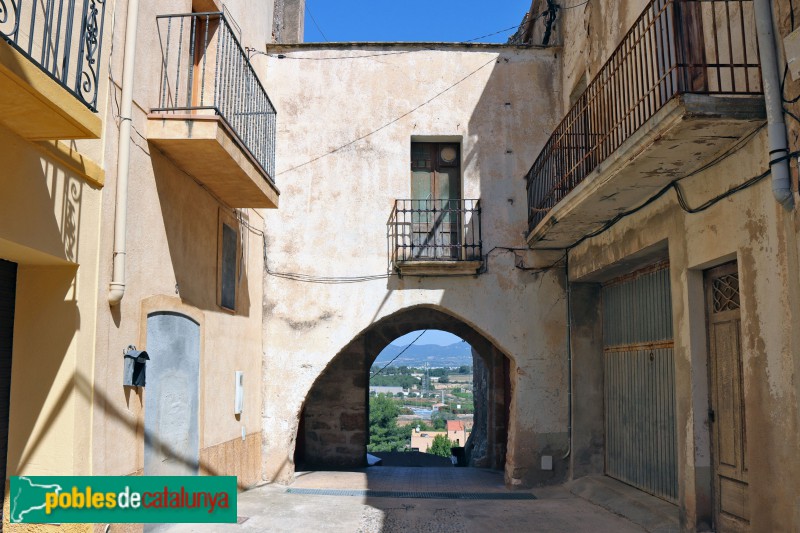 Puigpelat - Portal de la Vila, des de l'interior (Foto: Albert Esteves, 2019) Puigpelat - Portal de la Vila, des de l'interior