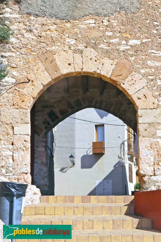 Puigpelat - Portal de la Vila (Foto: Albert Esteves, 2019) Puigpelat - Portal de la Vila