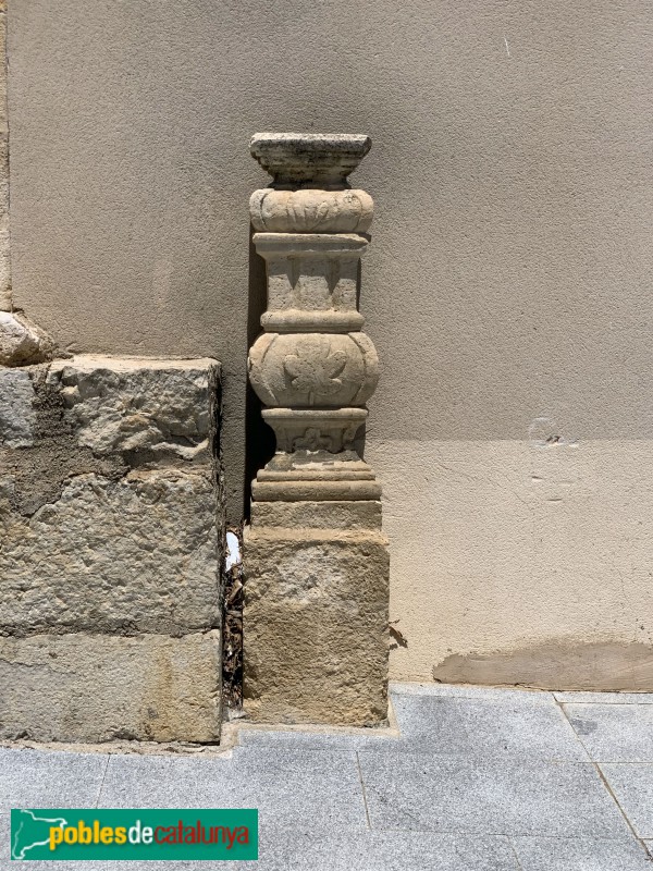 Figuerola del Camp - Església de Sant Jaume, detall a la façana (Foto: Albert Esteves, 2019) Figuerola del Camp - Església de Sant Jaume, detall a la façana