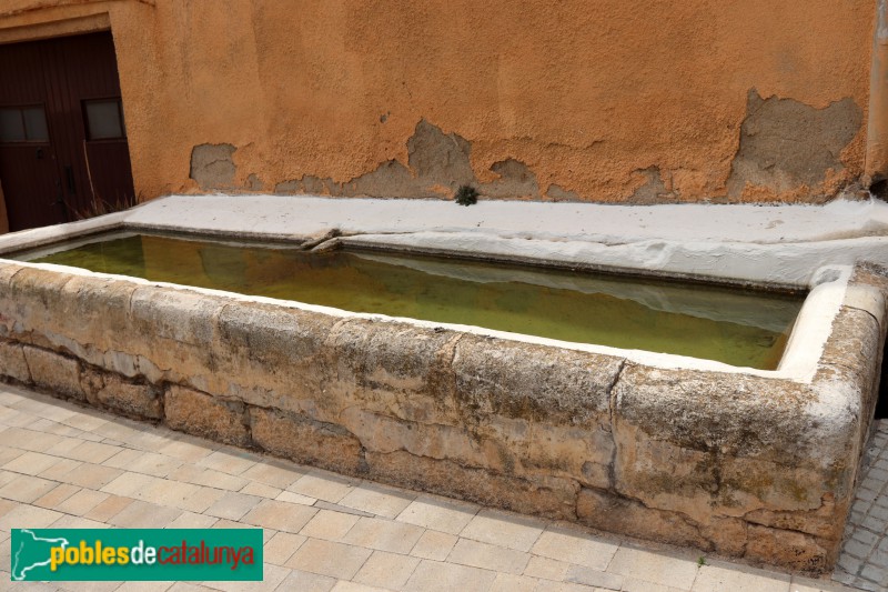 Cabra del Camp - Abeurador de la plaça de la Creu (Foto: Albert Esteves, 2019) Cabra del Camp - Abeurador de la plaça de la Creu