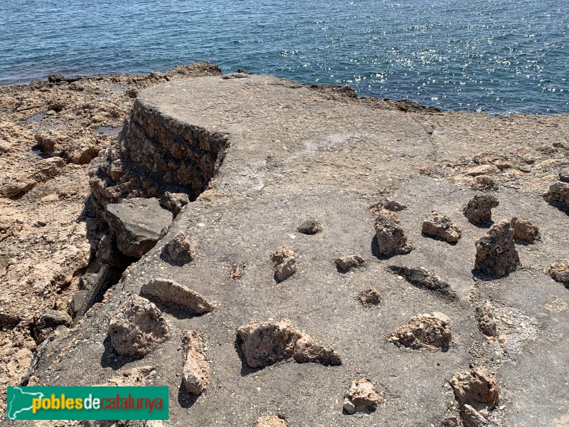 L'Ametlla de Mar - Niu de metralladores de Sant Jordi (Foto: Albert Esteves, 2019) L'Ametlla de Mar - Niu de metralladores de Sant Jordi