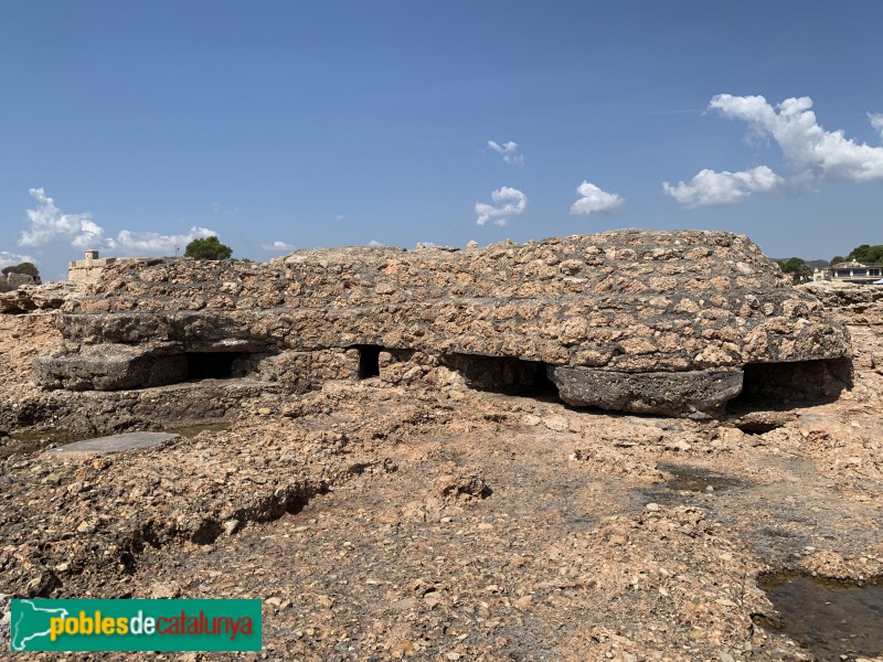 L'Ametlla de Mar - Niu de metralladores de Sant Jordi (Foto: Albert Esteves, 2019) L'Ametlla de Mar - Niu de metralladores de Sant Jordi