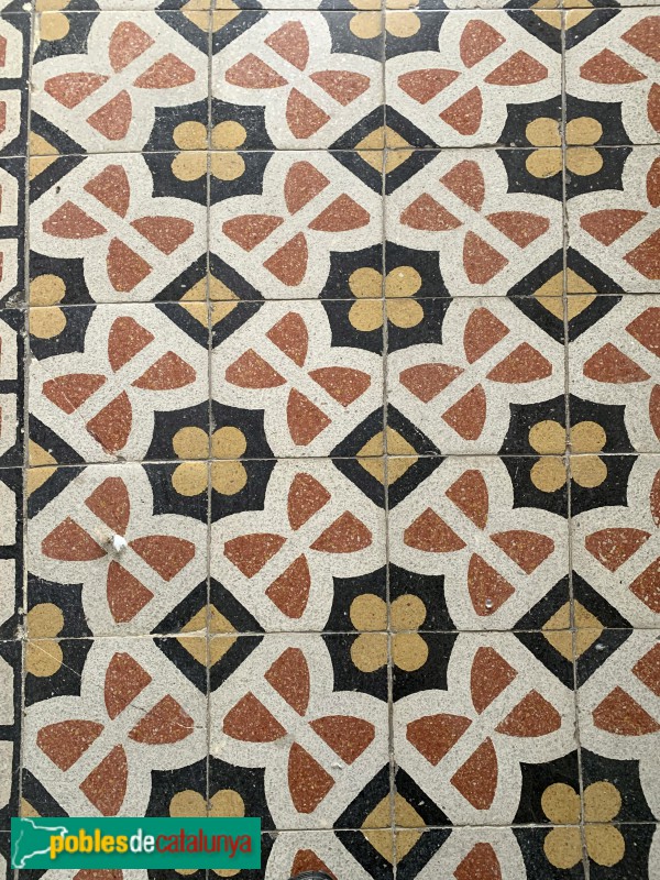Valls - Ca Cartanyà-Benet, paviment hidràulic del vestíbul (Foto: Albert Esteves, 2019) Valls - Ca Cartanyà-Benet, paviment hidràulic del vestíbul