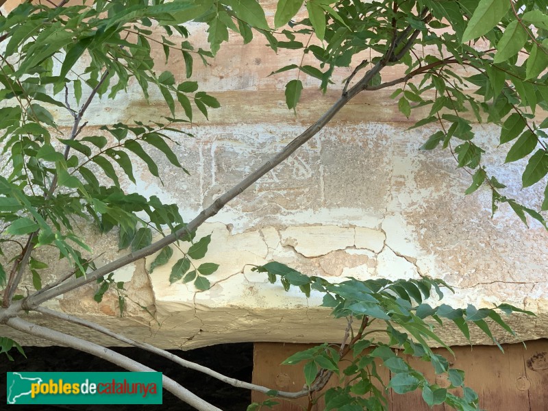 Alcover - Mas de Gassol, llinda de la porta (Foto: Albert Esteves, 2019) Alcover - Mas de Gassol, llinda de la porta