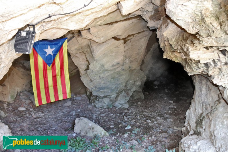 Bellver - Muralles, entrada d'un passadís (Foto: Albert Esteves, 2019) Bellver - Muralles, entrada d'un passadís