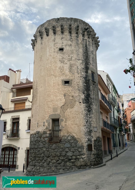 Arenys de Mar - Torre d'en Llobet (Foto: Albert Esteves, 2019) Arenys de Mar - Torre d'en Llobet
