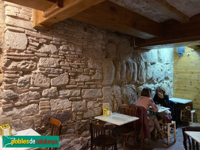 Barcelona - Granja del carrer Banys Nous, pany de muralla