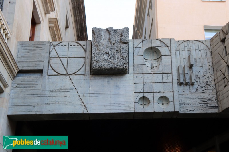 Barcelona - Relleus de l'edifici Novíssim (Foto: Albert Esteves, 2019) Barcelona - Relleus de l'edifici Novíssim