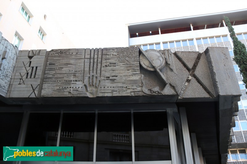 Barcelona - Relleus de l'edifici Novíssim (Foto: Albert Esteves, 2019) Barcelona - Relleus de l'edifici Novíssim