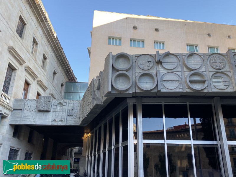 Barcelona - Relleus de l'edifici Novíssim (Foto: Albert Esteves, 2019) Barcelona - Relleus de l'edifici Novíssim