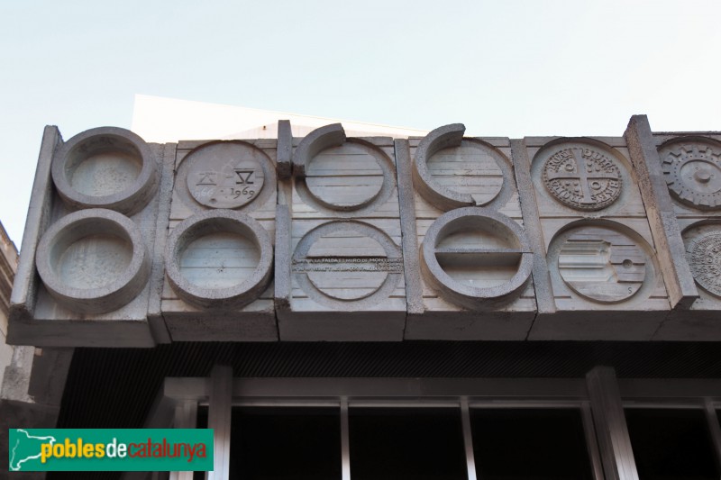 Barcelona - Relleus de l'edifici Novíssim (Foto: Albert Esteves, 2019) Barcelona - Relleus de l'edifici Novíssim