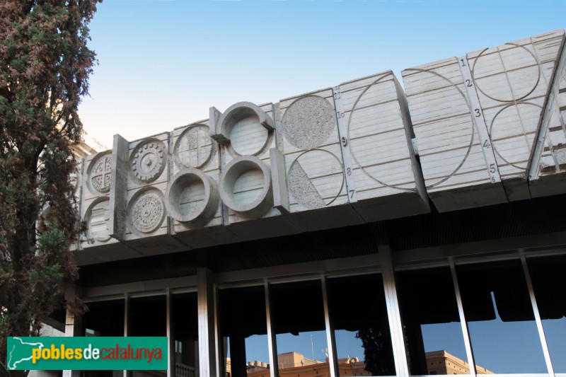 Barcelona - Relleus de l'edifici Novíssim (Foto: Albert Esteves, 2019) Barcelona - Relleus de l'edifici Novíssim