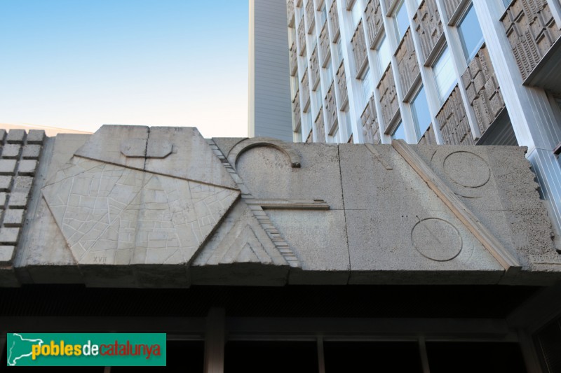 Barcelona - Relleus de l'edifici Novíssim (Foto: Albert Esteves, 2019) Barcelona - Relleus de l'edifici Novíssim