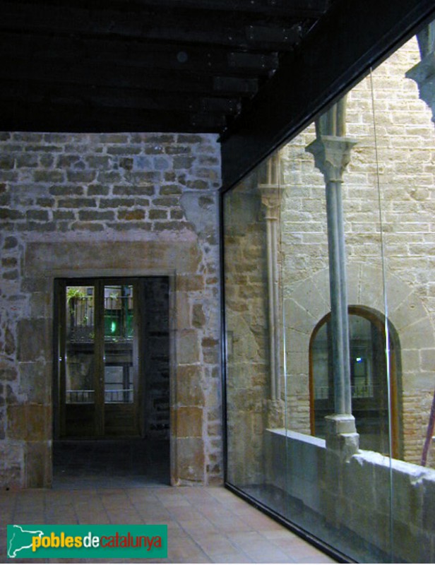 Barcelona - Lledó, 6, galeria interior gòtica Barcelona - Lledó, 6, galeria interior gòtica