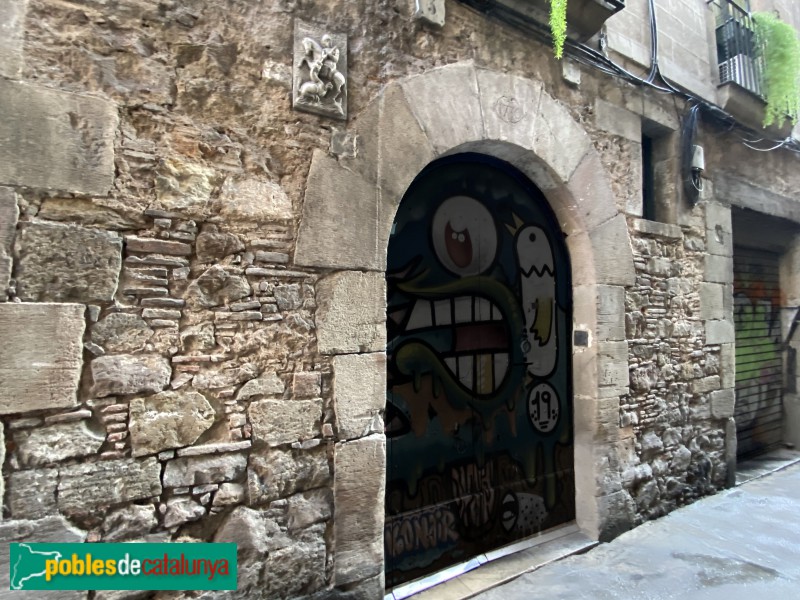 Barcelona - Hostal d'en Sol, 3-5 (Foto: Albert Esteves, 2019) Barcelona - Hostal d'en Sol, 3-5