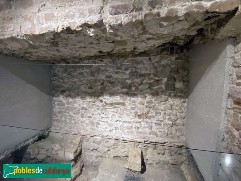 Barcelona - Muralla romana del palau Marc (Foto: Albert Esteves, 2019) Barcelona - Muralla romana del palau Marc