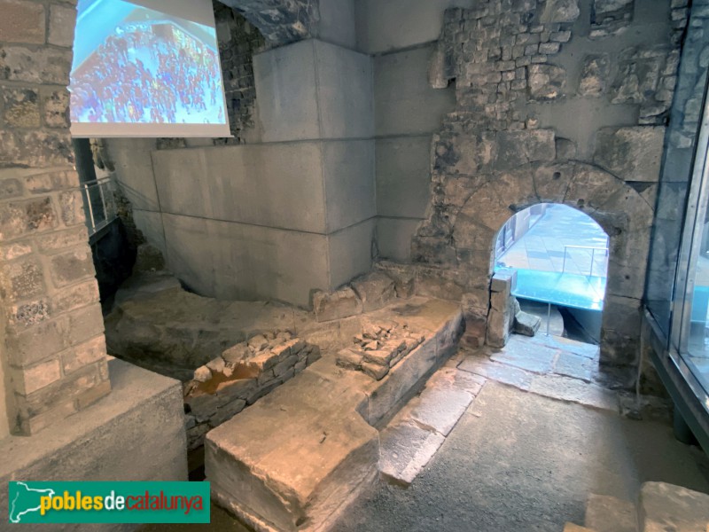 Barcelona - Porta de Mar (Porta Decumana Oriental) (Foto: Albert Esteves, 2019) Barcelona - Porta de Mar (Porta Decumana Oriental)