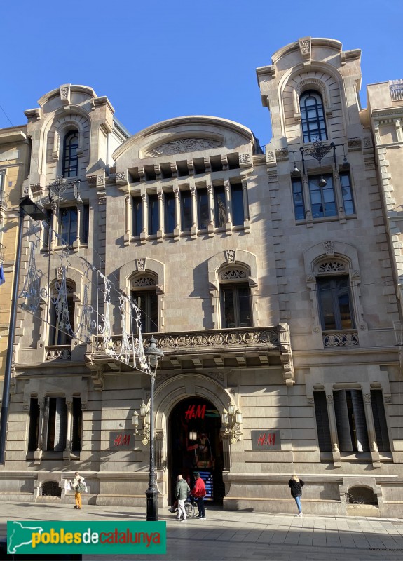 Barcelona - Edifici de Catalana de Gas (Foto: Albert Esteves, 2020) Barcelona - Edifici de Catalana de Gas