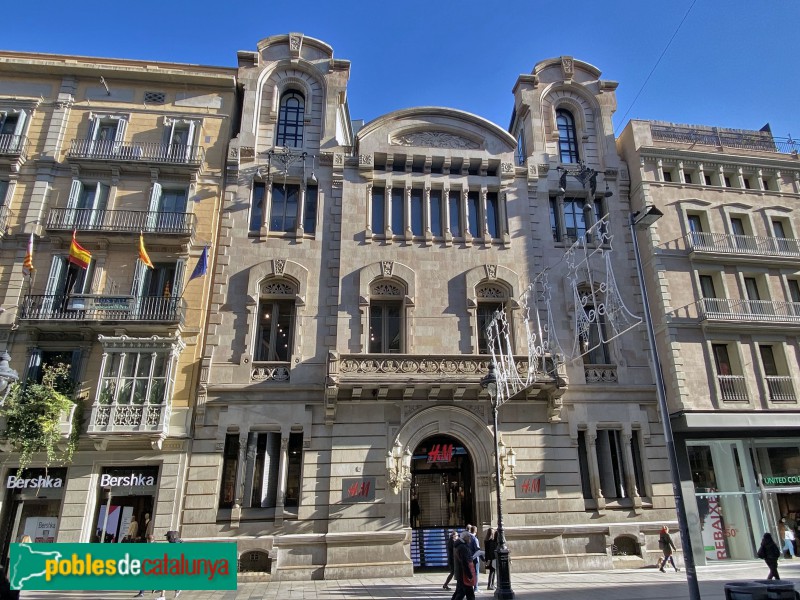 Barcelona - Edifici de Catalana de Gas (Foto: Albert Esteves, 2020) Barcelona - Edifici de Catalana de Gas