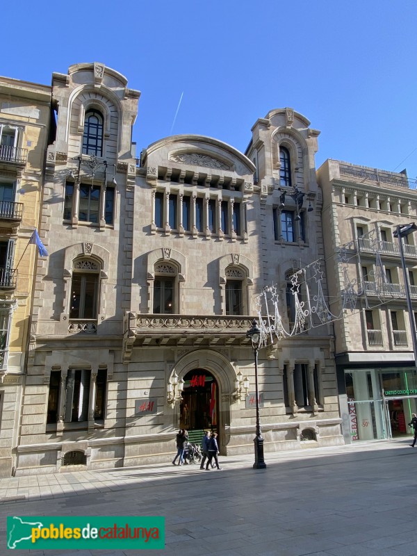 Barcelona - Edifici de Catalana de Gas (Foto: Albert Esteves, 2020) Barcelona - Edifici de Catalana de Gas