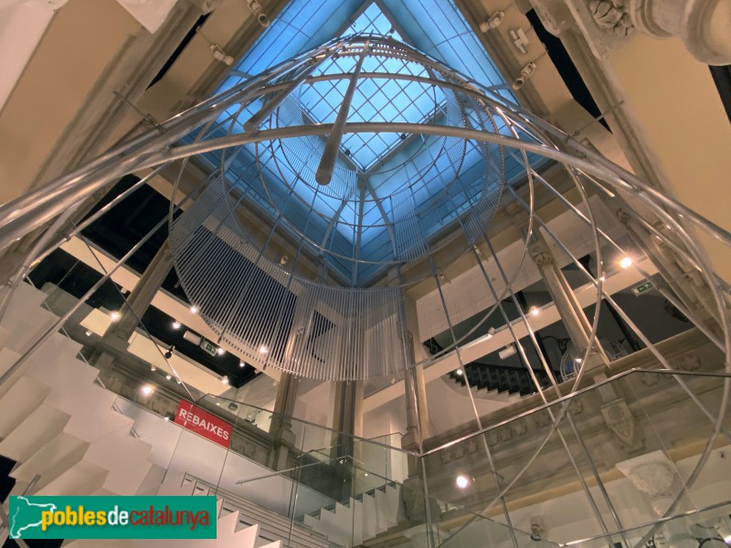 Barcelona - Edifici de Catalana de Gas (Foto: Albert Esteves, 2020) Barcelona - Edifici de Catalana de Gas