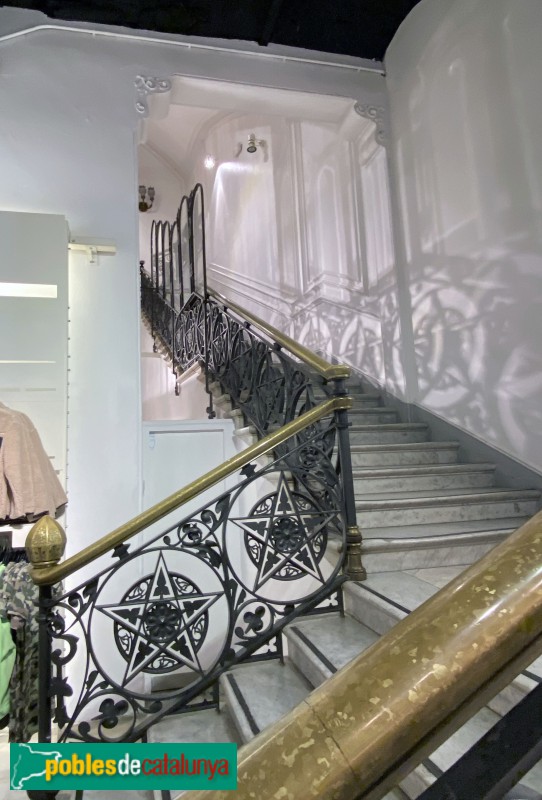 Barcelona - Edifici de Catalana de Gas (Foto: Albert Esteves, 2020) Barcelona - Edifici de Catalana de Gas