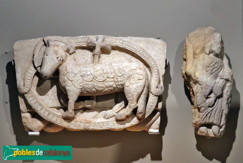 Museu Marès - Anyell místic (Sant Pere de Roda). Mestre de Cabestany. Segle XII (Foto: Albert Esteves, 2020) Museu Marès - Anyell místic (Sant Pere de Roda). Mestre de Cabestany. Segle XII