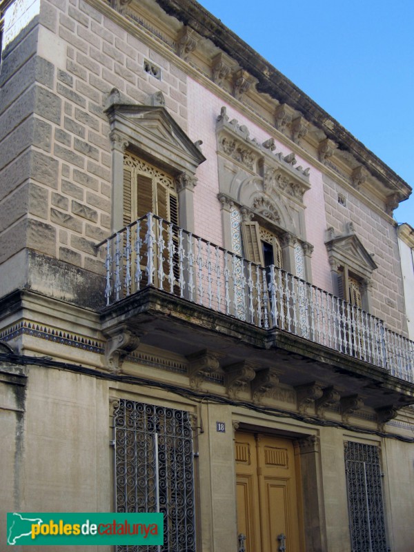 Esparreguera - Carrer Cavallers, 18 (Foto: Albert Esteves, 2008) Esparreguera - Carrer Cavallers, 18